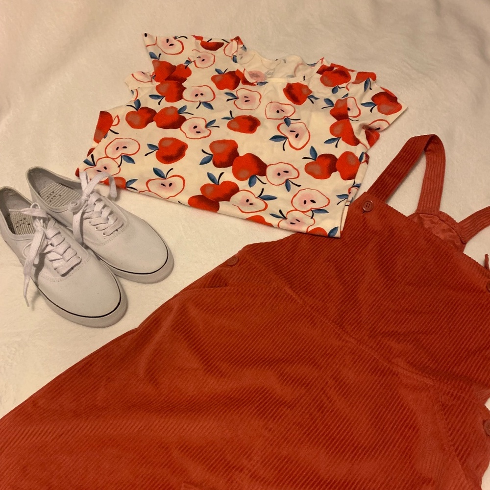 Appleshirt, Jumper, Sneakers